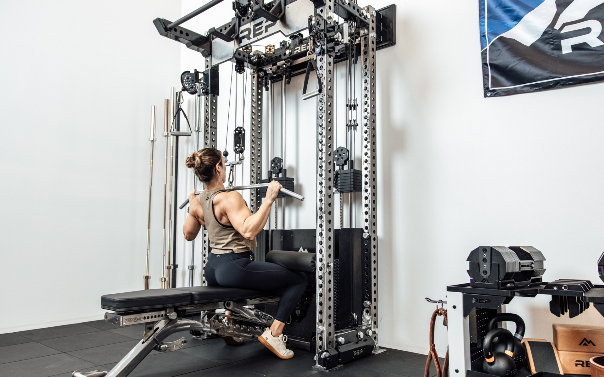 LAT AND SEATED ROW FEATURE